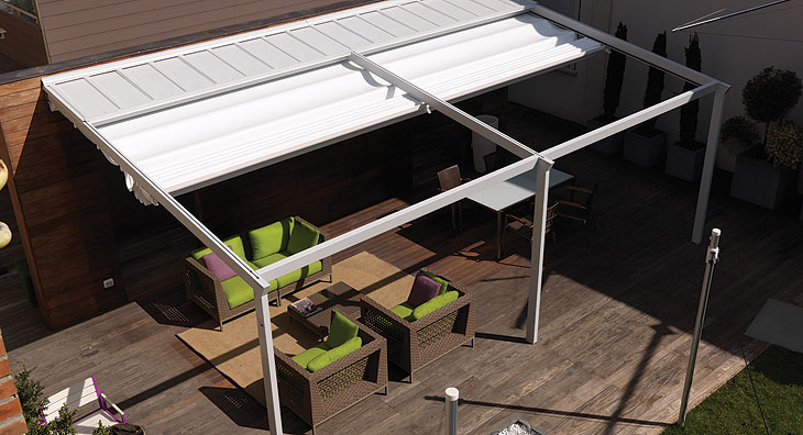 Retractable vs. Stationary Awnings