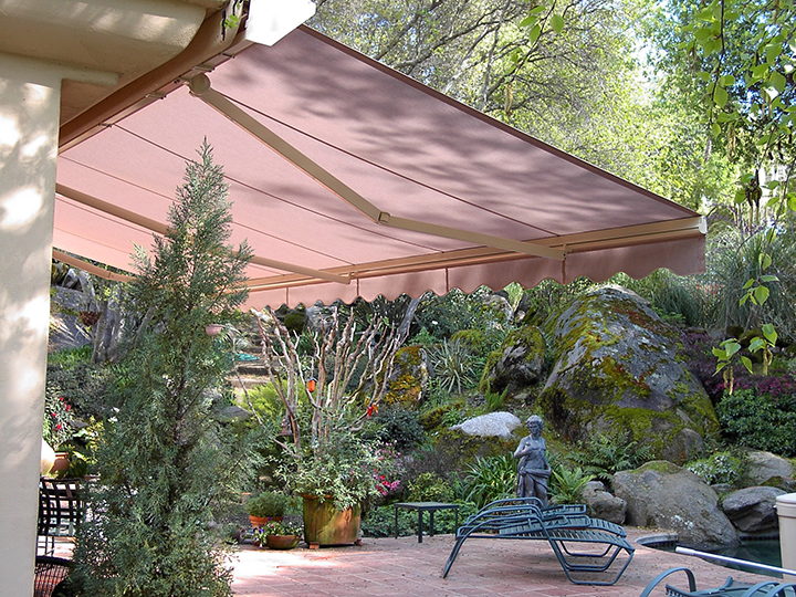 8 Features of Motorized Retractable Awnings